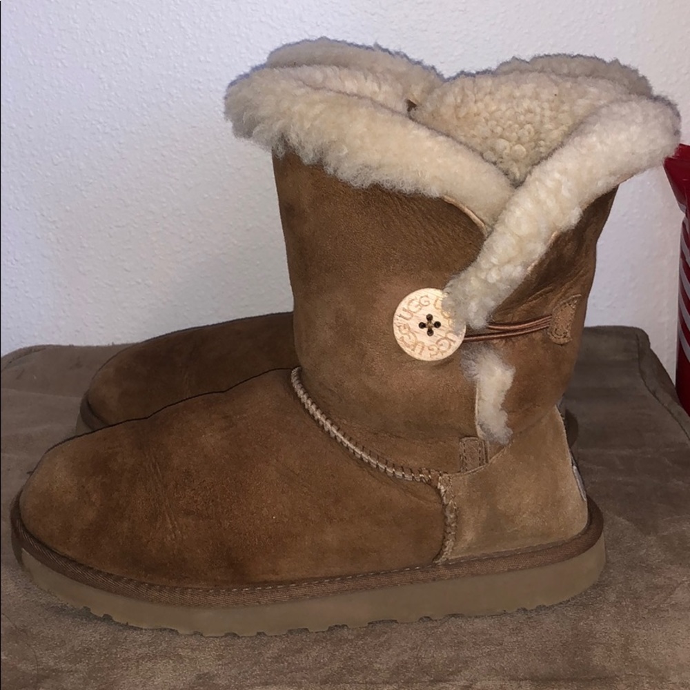 Chestnut Uggs Size 8